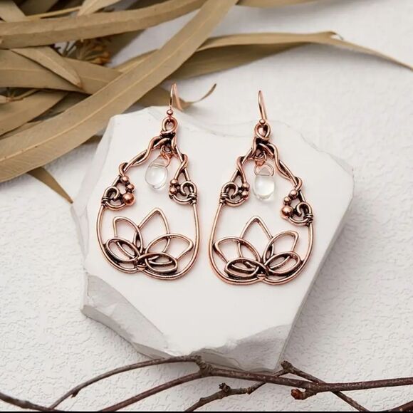 Copper wire filigree earrings lotus flower moonstone tear drop earrings - Picture 4 of 5